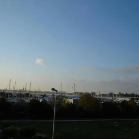 Avec Balcon A La Rochelle, Pres Du Port Et De La - Fr-1-551-10 Apartment *